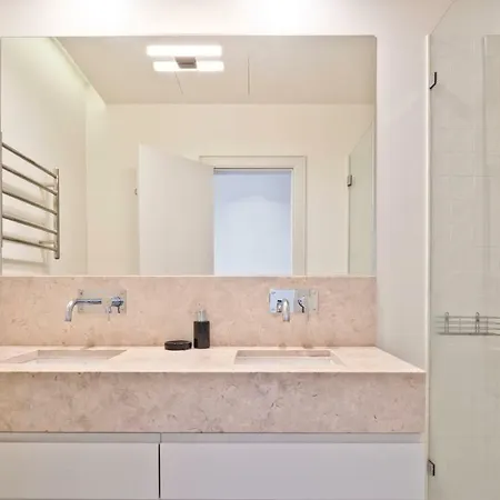 Unique 2 Bdr Apt Sea View Baixa Alfama D Apartment